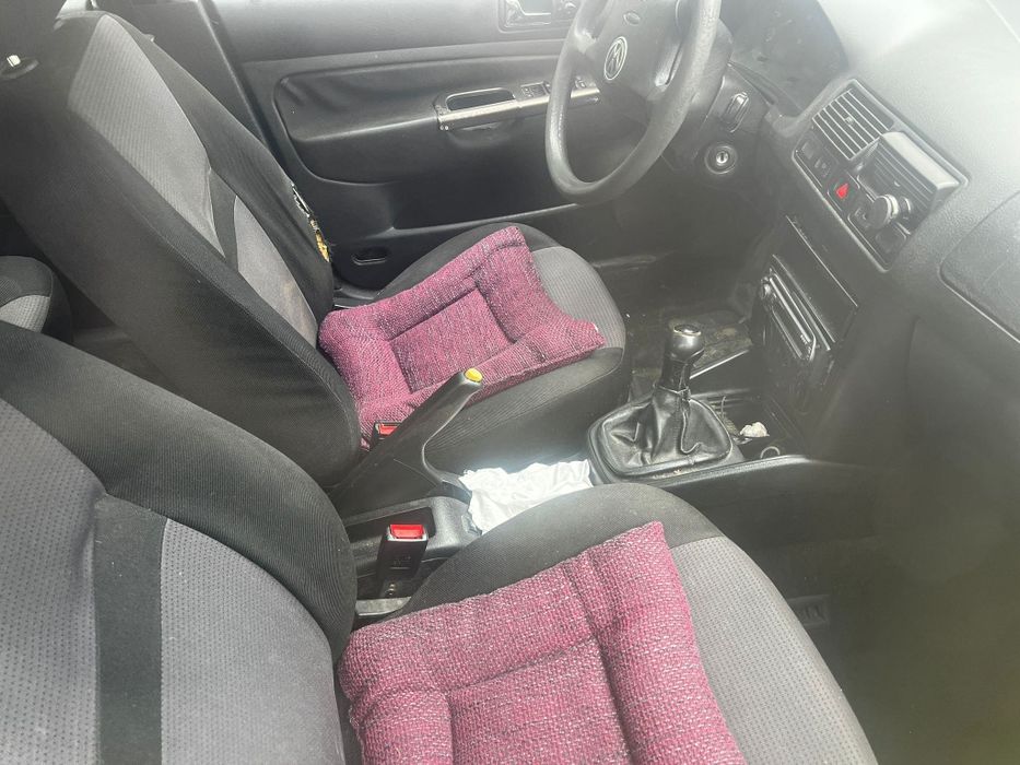 Vand golf 4 ,an 2001 ,motor 1,9 diesel circula foartr bine