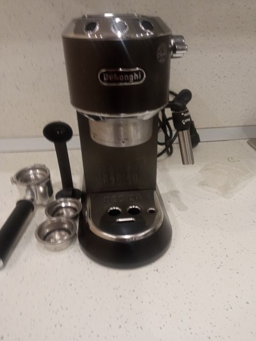 Кафемашина Делонги Дедика EC-685