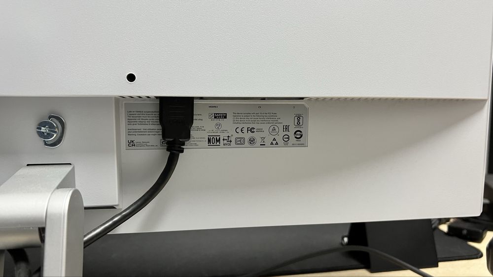 Монитор Lenovo. Диагонал 27”