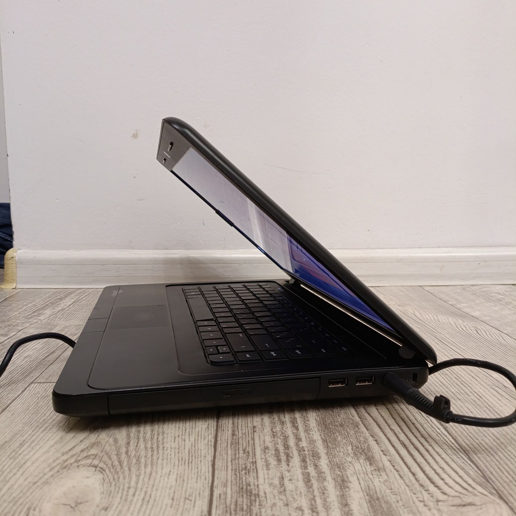 HP Notebook 15_SSD-128GB/ОЗУ-4ГБ/Зарядка, Мышка и Коврик!