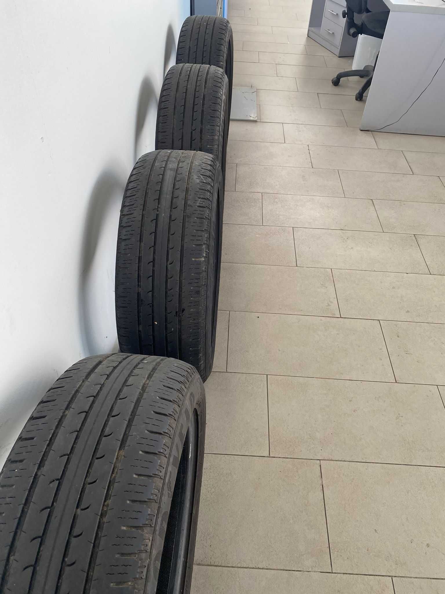 Set complet anvelope M+S GOODYEAR EFFICIENT GRIP 235/55R19 SUV 4x4