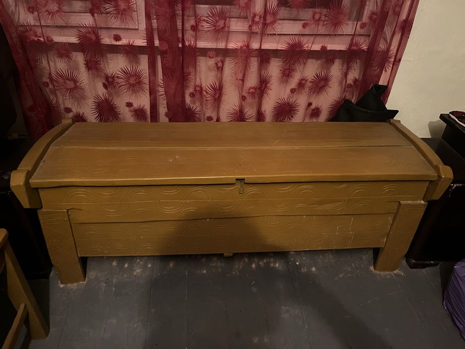 Lada veche zestre lemn masiv