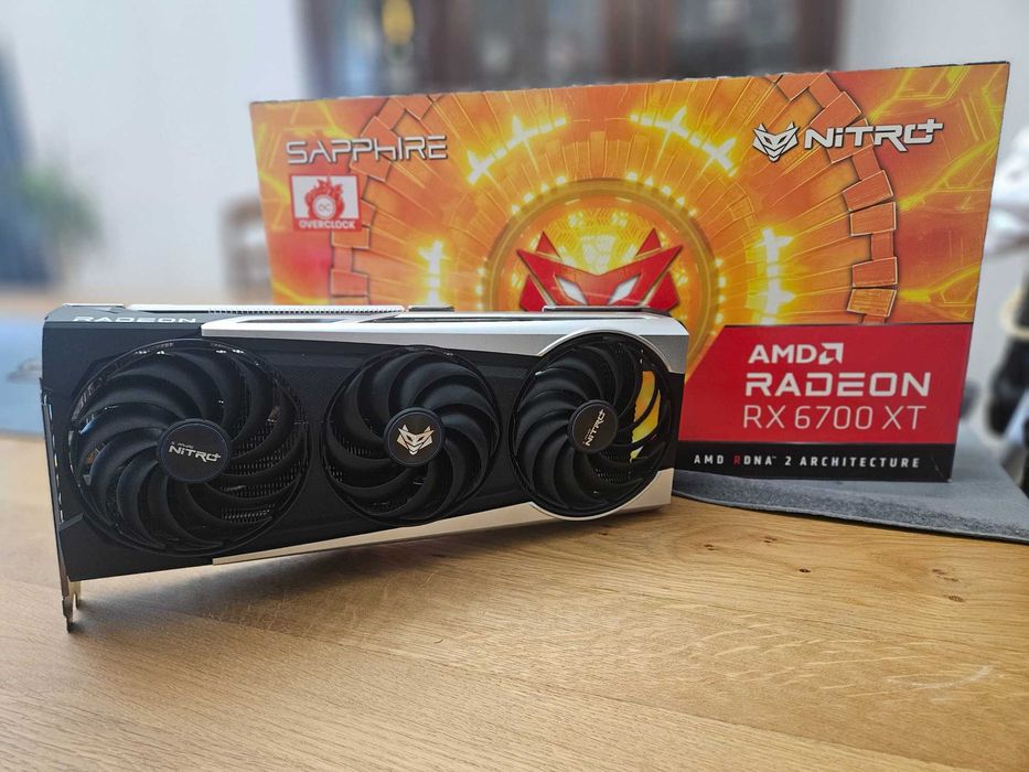 Placa video Sapphire Nitro Radeon RX6700XT 12GB