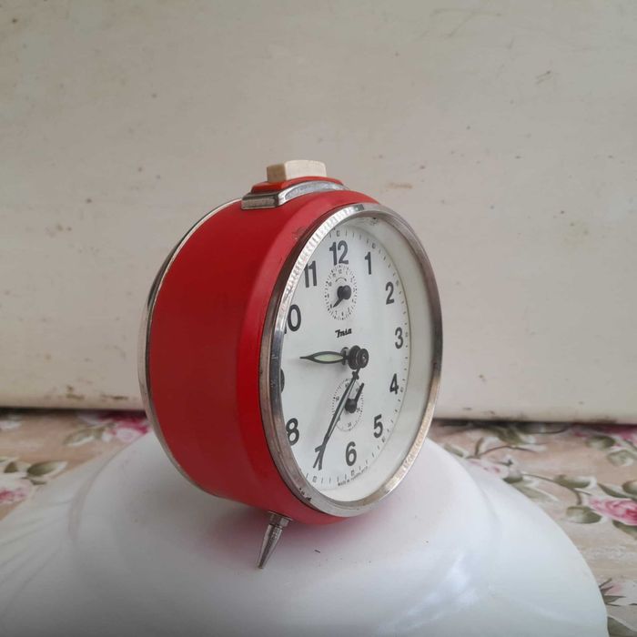 Ceas desteptator de masa-mecanic , JNSA .Fabricat in Yugoslavia .