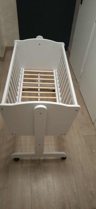 Бебешка кошара -бяла