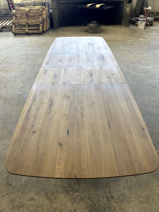 Трапезарна дъбова маса от масив разтегателна