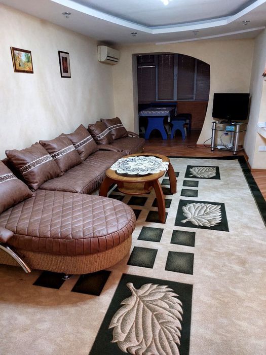 Gagarin yoʻlni ustida joylashgan