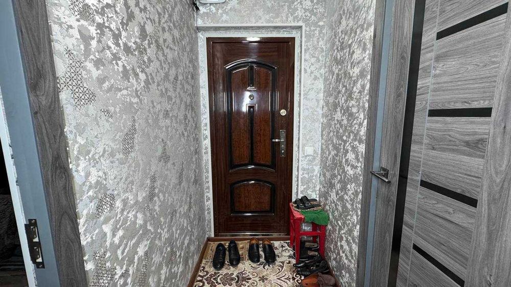 Киргили Пеликан 2 қаватда 3 хонали квартира сотилади. ID: 1492