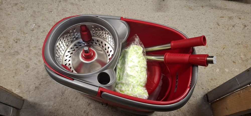 Găleată cu 2 mopuri