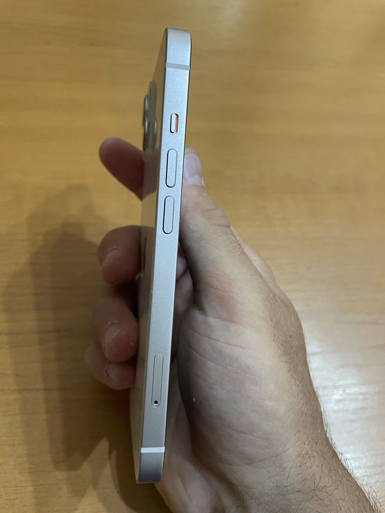 Iphone 13 бледо розов