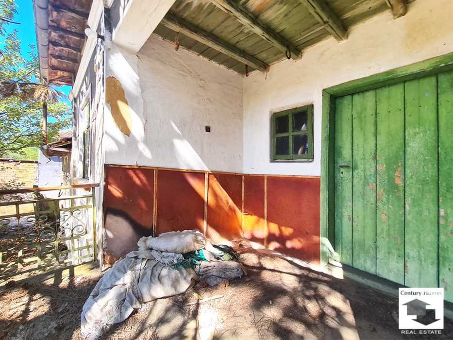 140325 Двуетажна къща с двор и стоп. постройки в с. Горна Липница