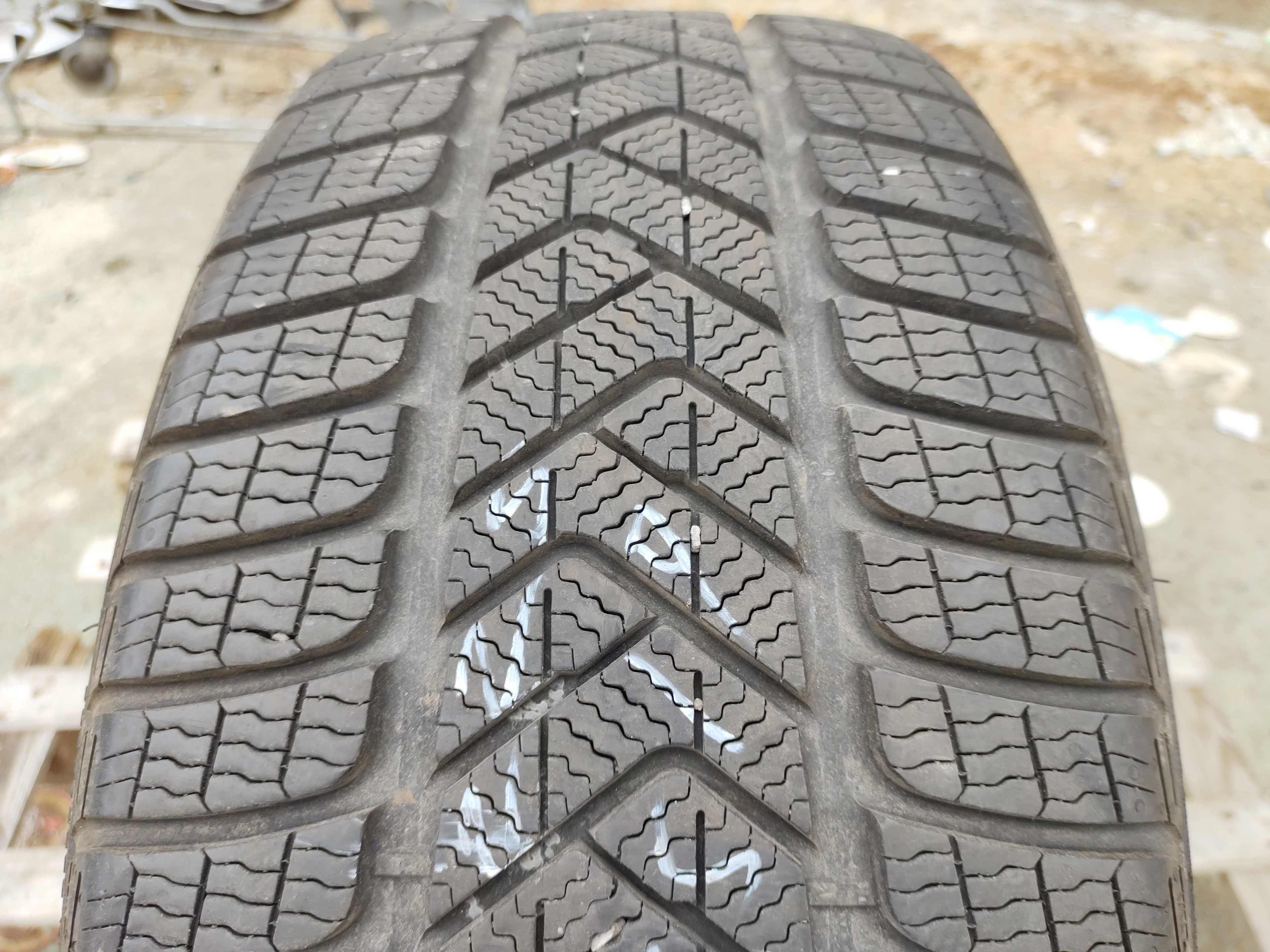 255/45/19 Pirelli Sotto Zero 2022г 7мм Tesla Единичка