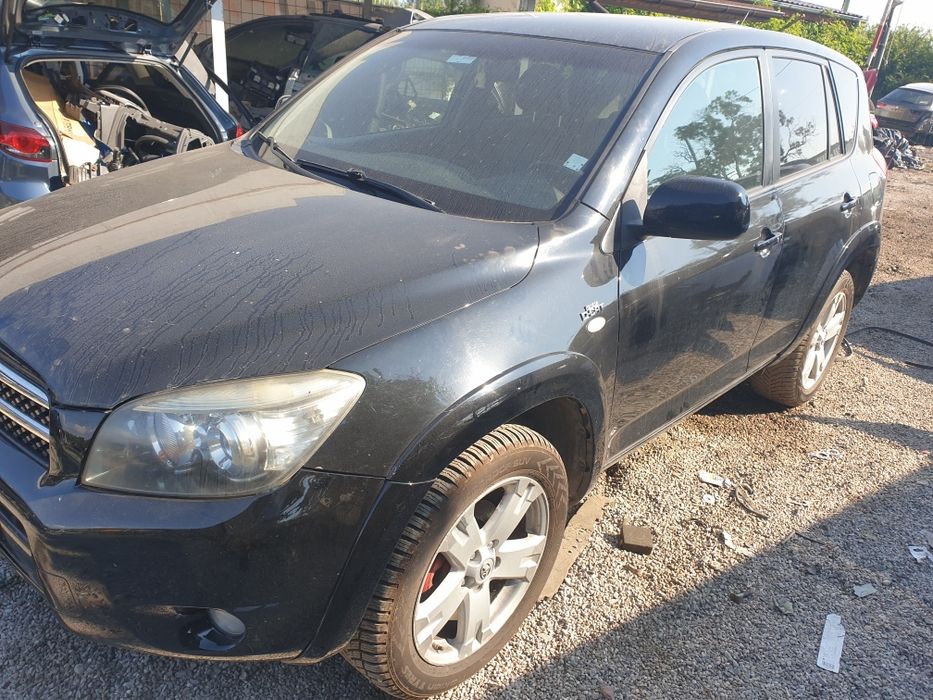 Продавам на части Тойота Рав4 2008г 2.2DKAT 177кс