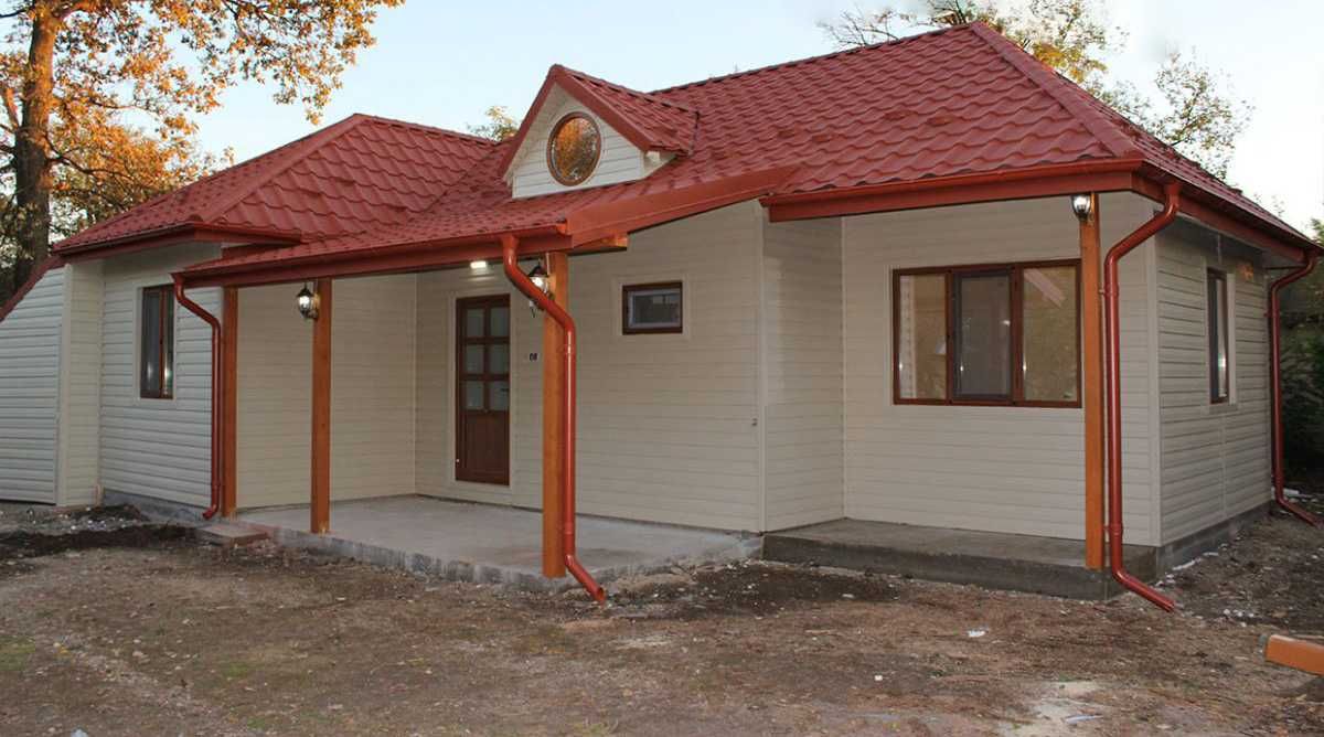 Casa, garaje auto pe structura metalica si panou sandwich termoizolant