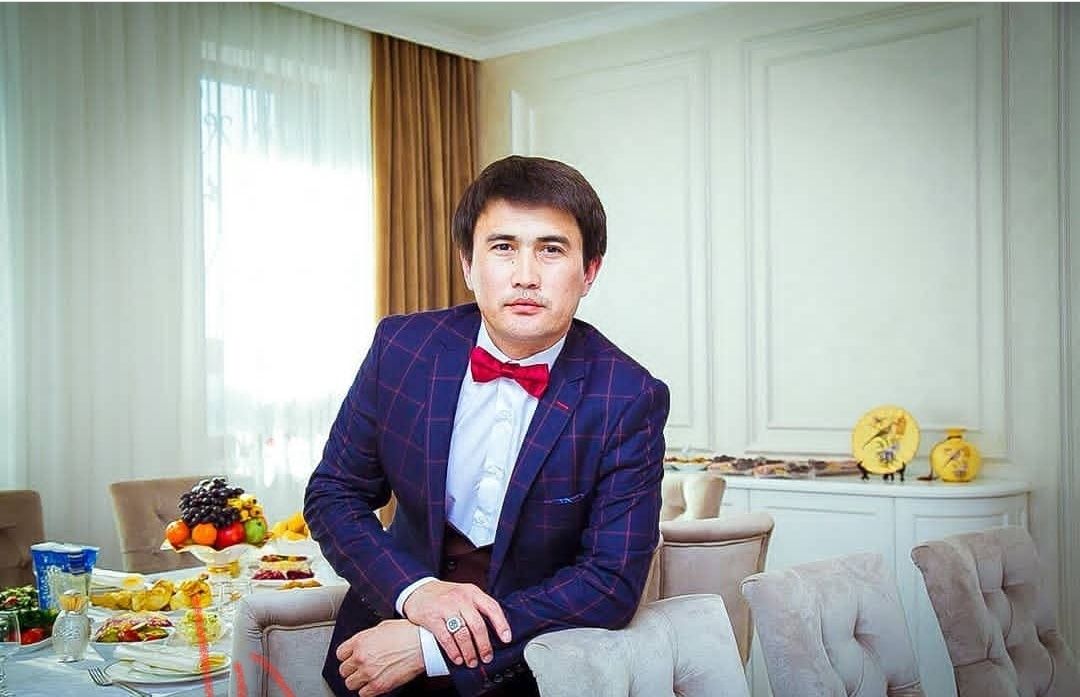Ведущий музыка шоу программа