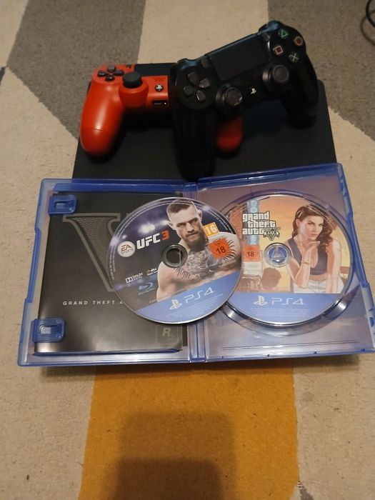 Ps4 slim  500 GB два джойстика и две игри