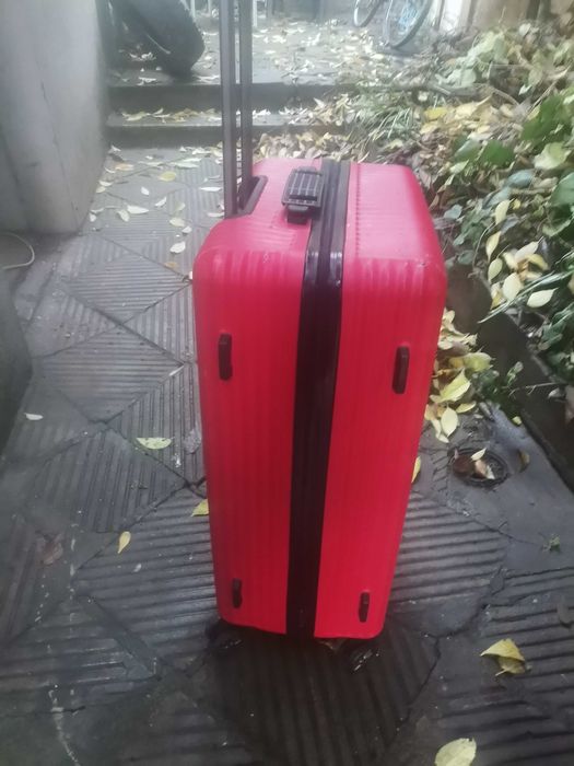 Куфар на колелца 80л. Твърд