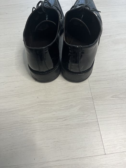 Vand pantofi eleganti pentru barbati