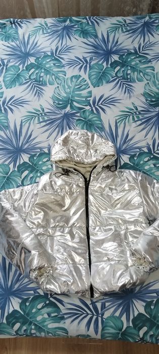 Чисто ново сребристо яке.