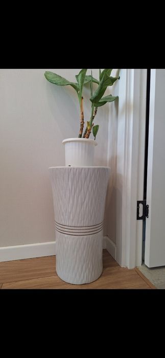 Красивый керамический горшок белого цвета в отличном состоянии! Идеале