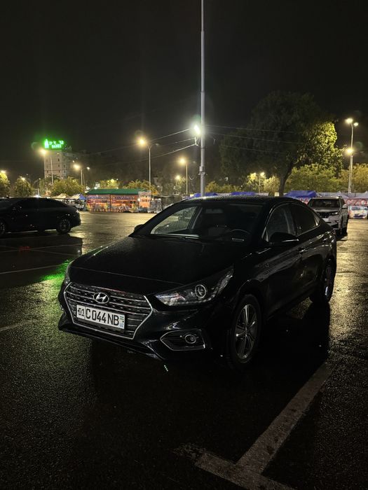 Hyundai accent sotiladi
