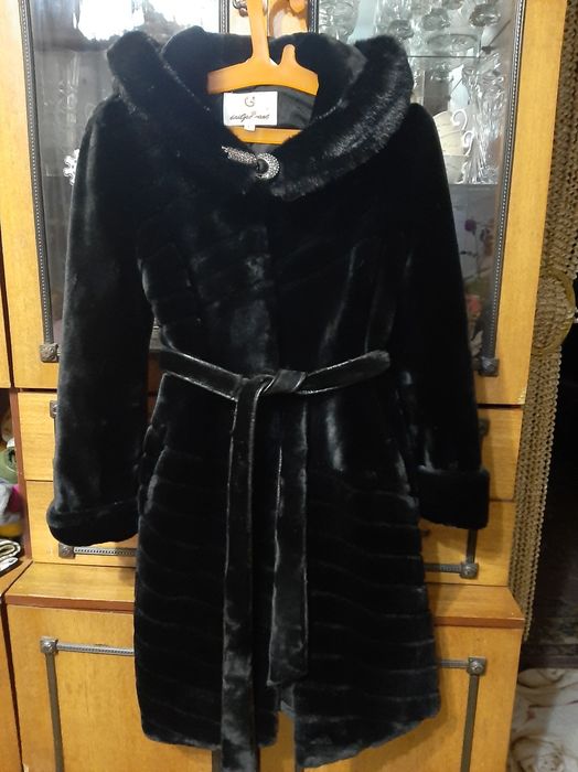 Продам женскую шубу