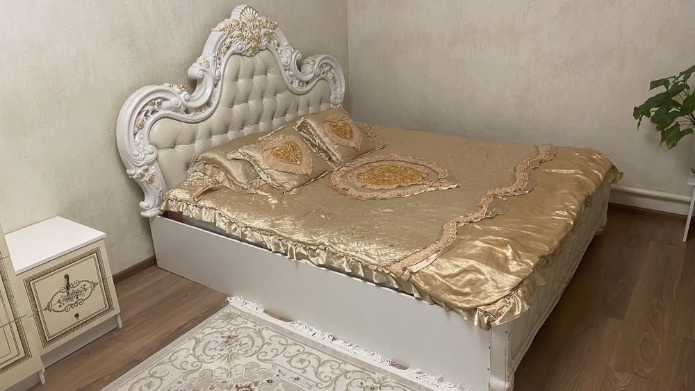 Спальный гарнитур продам