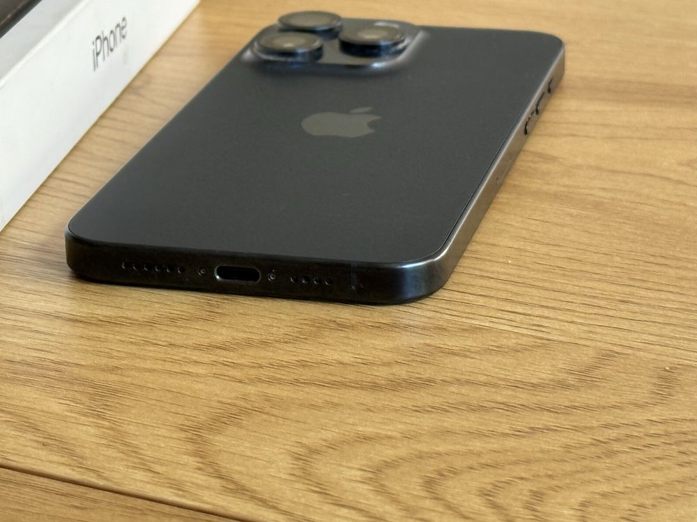 Бартер като нов iPhone 15 pro max 256gb 96% blue