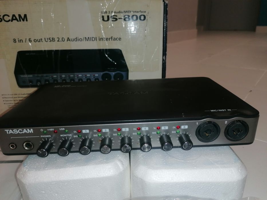 Звуковая карта  TASCAM US-800
