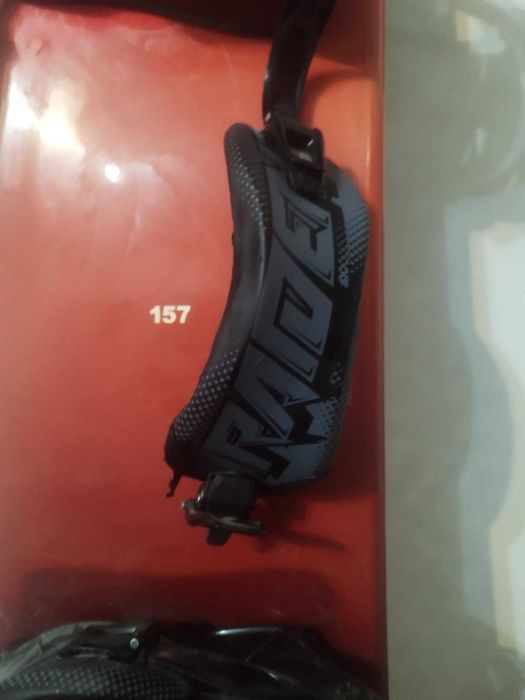 Продавам сноуборд с автомати