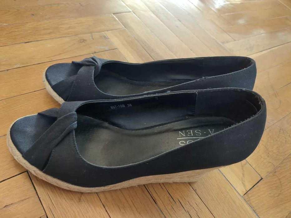 Дамски обувки много запазени