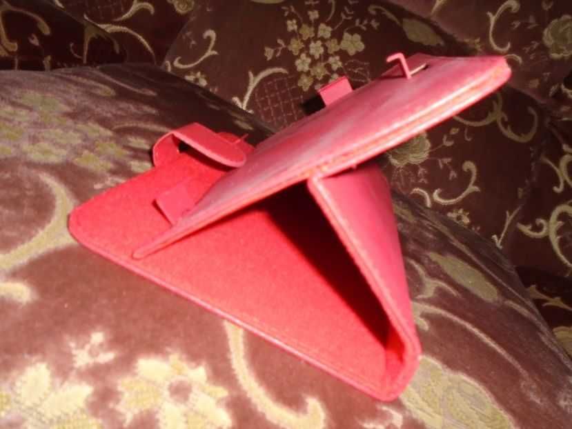 Husa rosie, noua pentru tablete