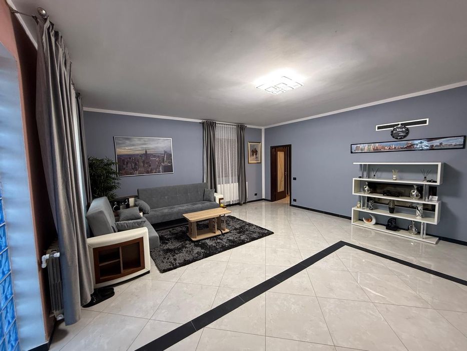 Inchiriere casa pentru Târgul de Crăciun din Craiova! weekenduri disp.