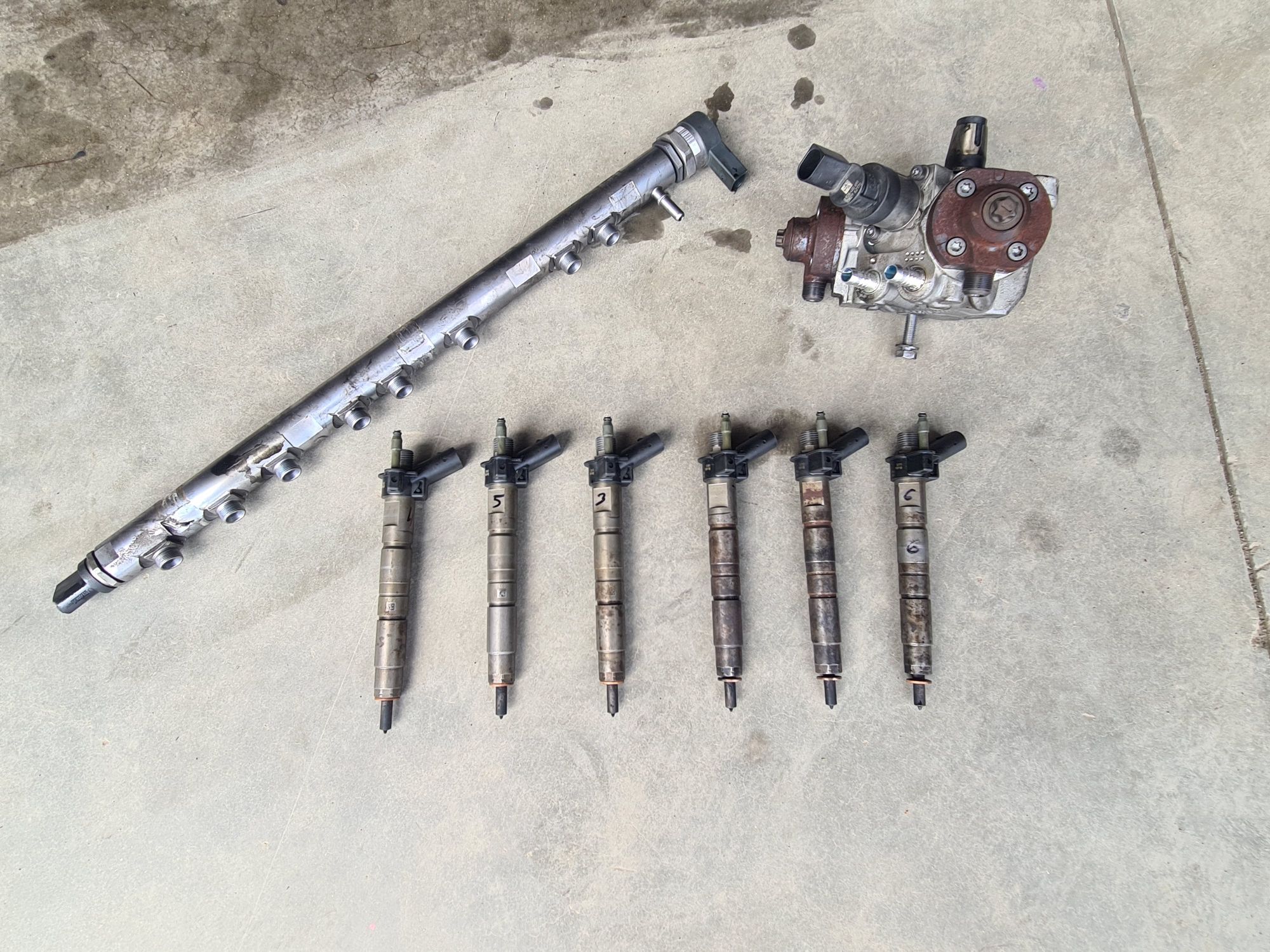 Injectoare bmw f10 3.0 kit injectie bmw f11 3.0 cod 0445116024