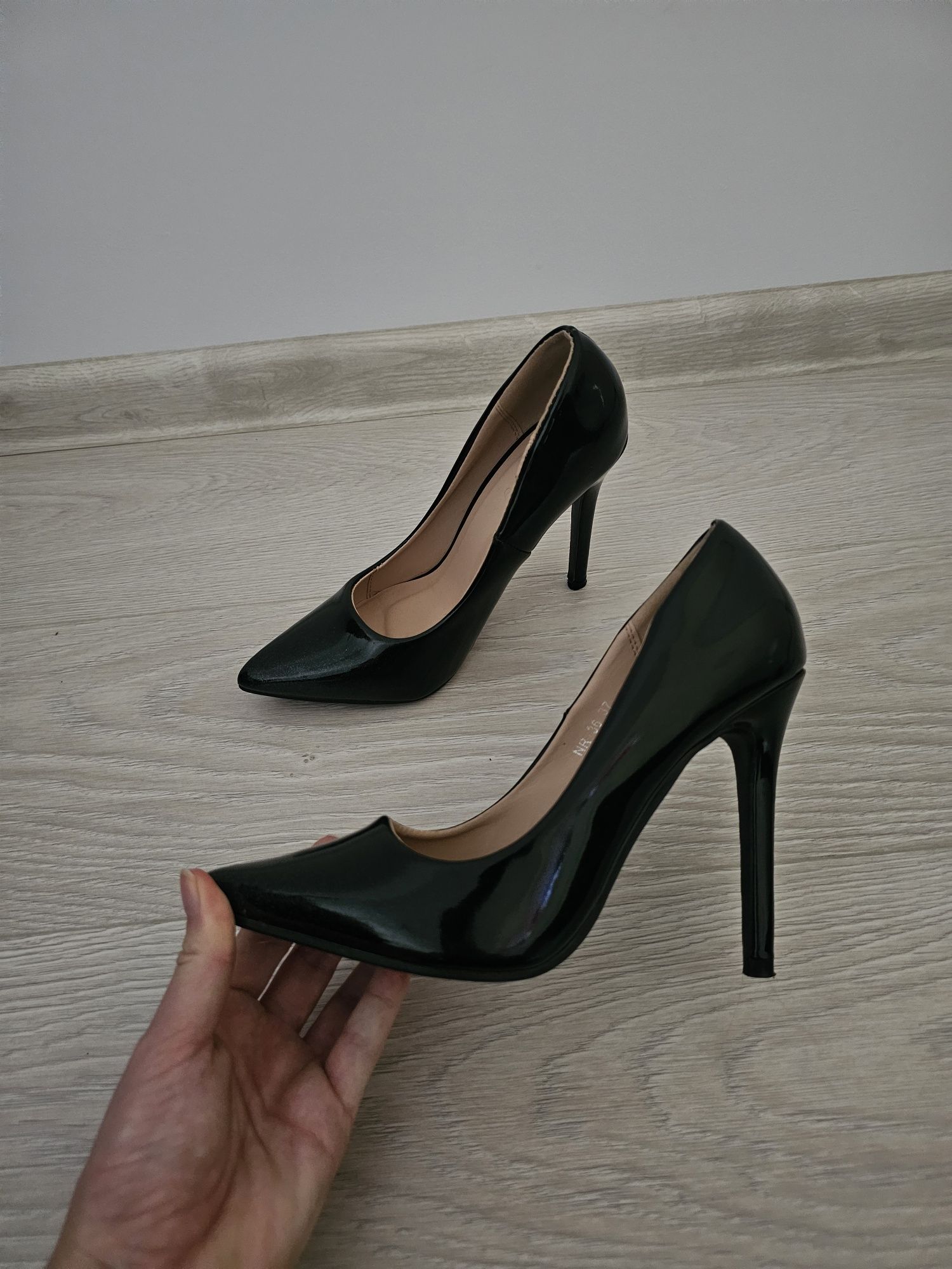 Pantofi stiletto cu toc