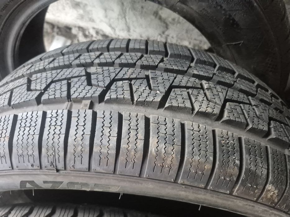 Vand doua anvelope ca noi 225.55.18