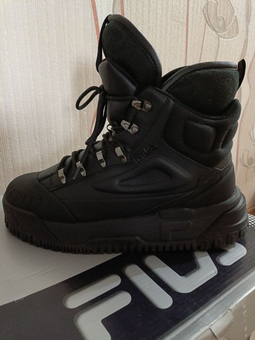 Продам зимнюю обувь Fila