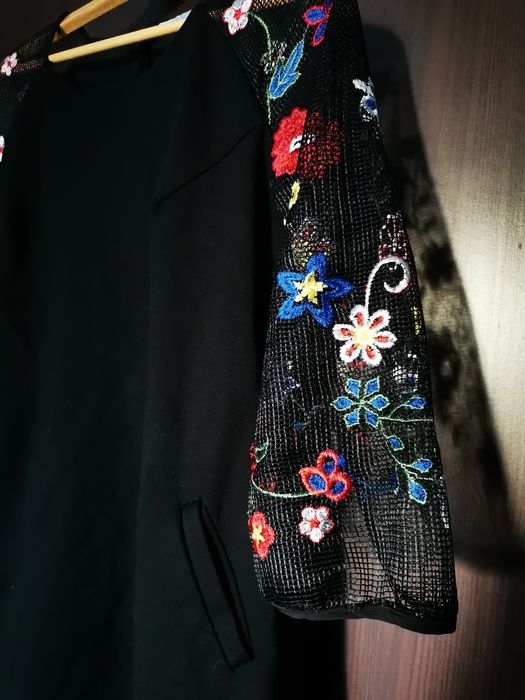 Rochie cu mâneci superbe