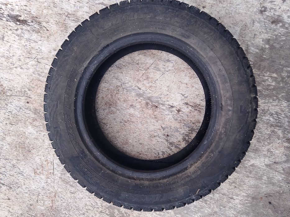 Продам два баллона зимней резины на 14