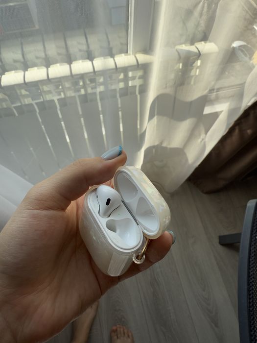 Продам оригинальные эйр подс ЛЕВЫЙ