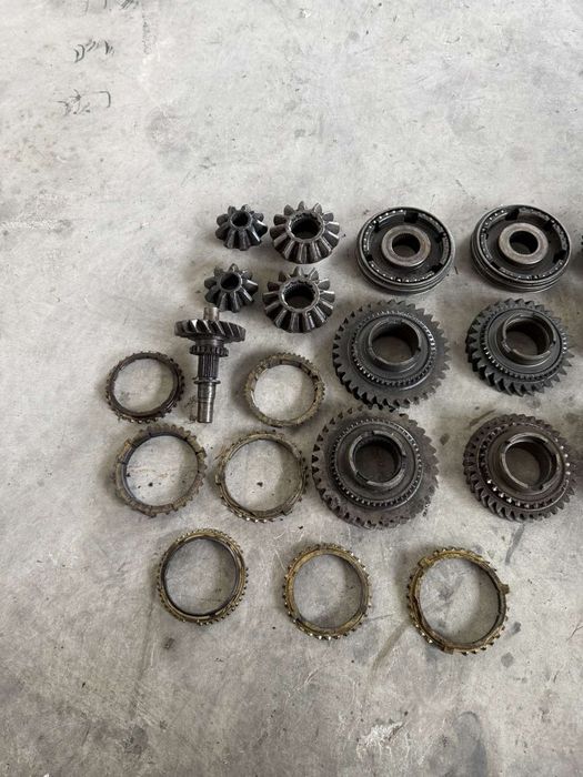 Части за скоростна кутия VW T5 1.9 TDI – диференциал, валове, корпус