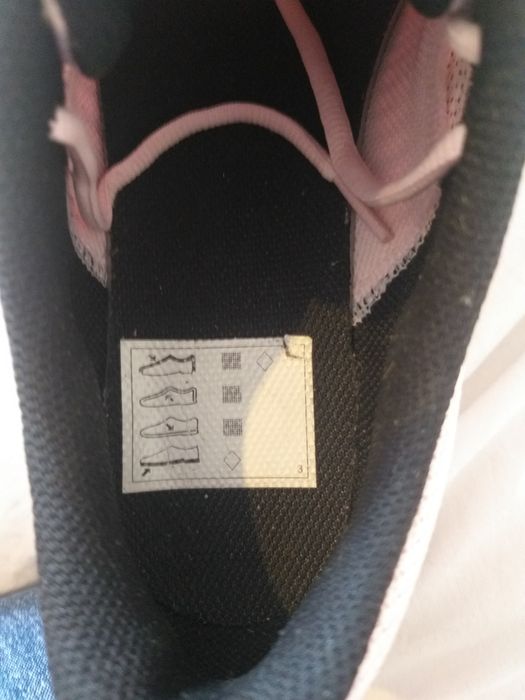 Vand adidasi nike nr 38 culoare roz