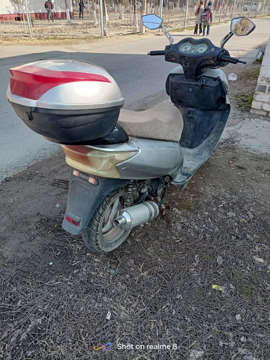 Skuter benzin realmoto