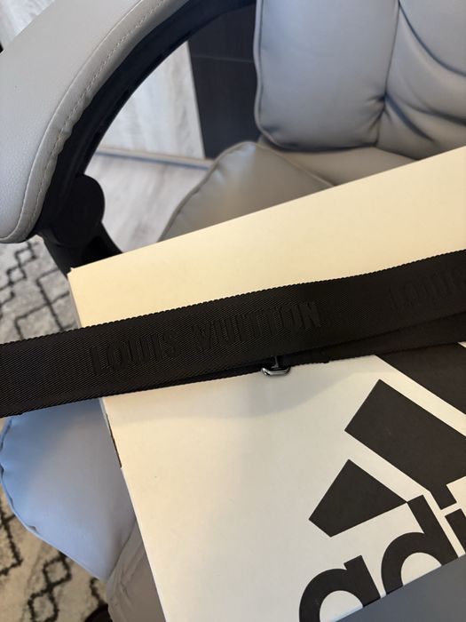 Curea Geanta , borseta, bagaj Louis Vuitton Nou! Original! Schimb!