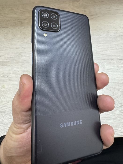 Samsung A12 sotladi