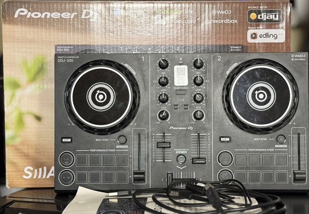 Контролер PIONEER DJ, DDJ-200, Черен