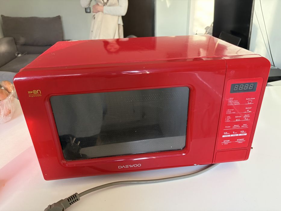 Vand microunde Daewoo Rosu