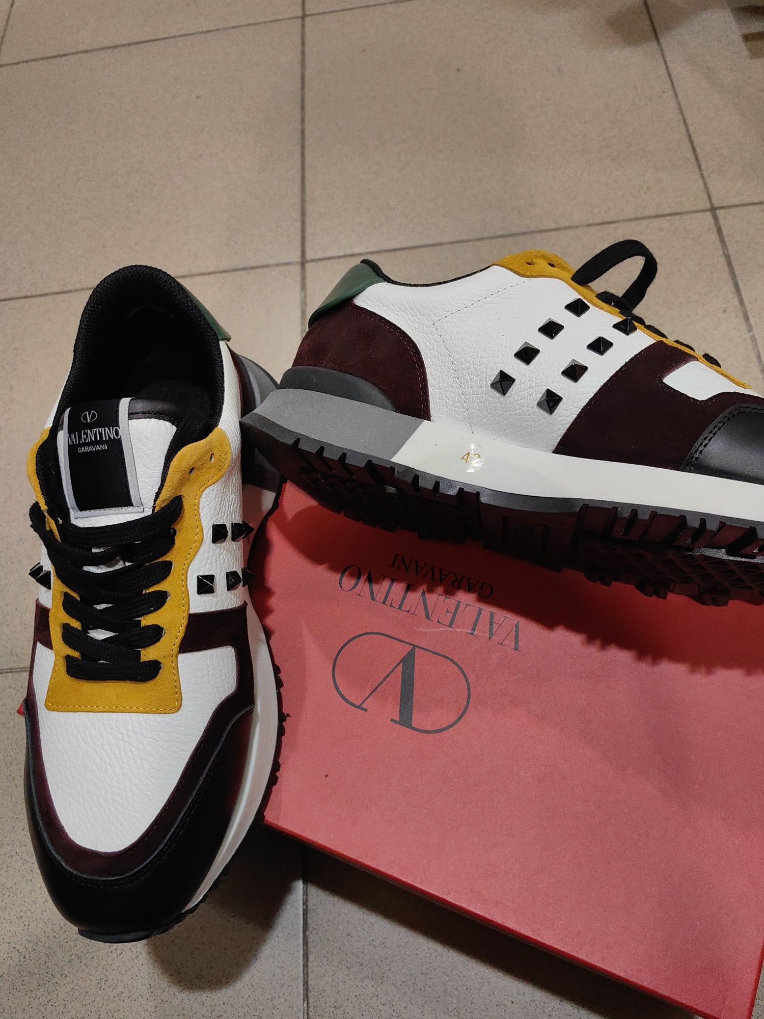 Продавам сникъррси на Lacoste Premiata и Valentino Garavani 42 номер