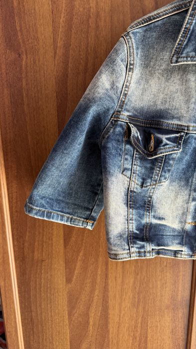 Късо , дамско ,еластично дънково яке