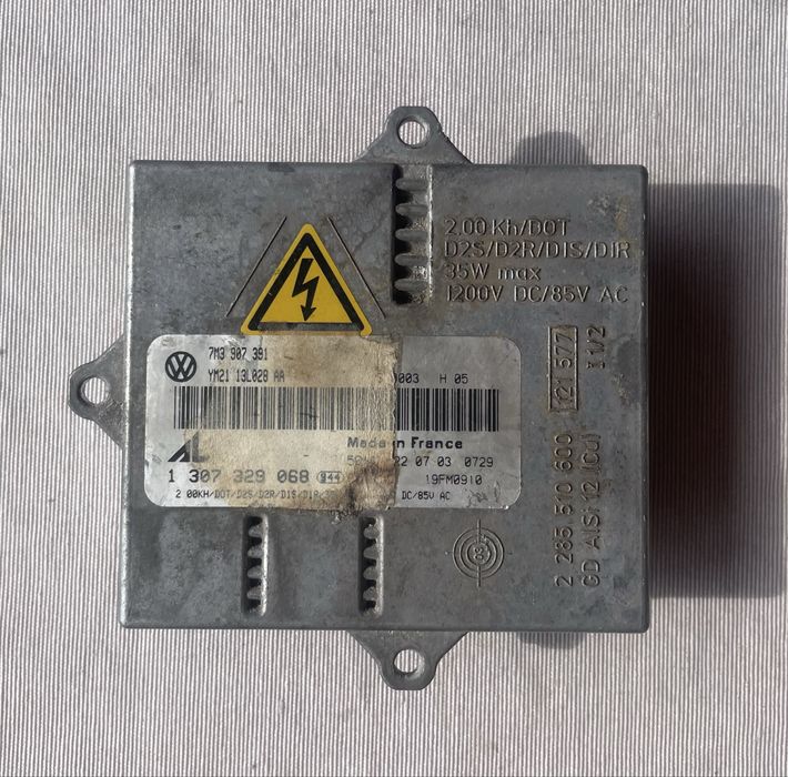Balast xenon Bosch OEM compatibil cu becuri D1S, D1R, D2S și D2R de 3W